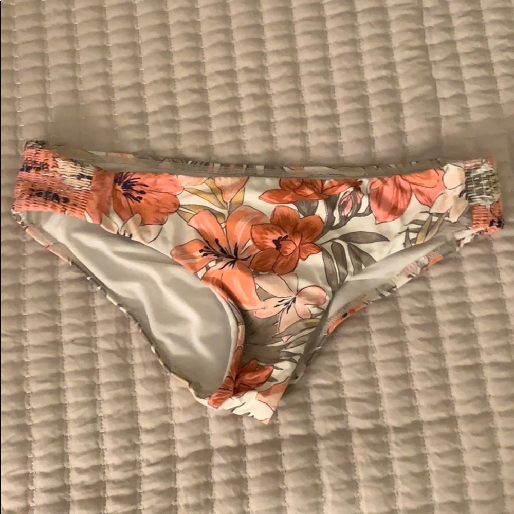 NWT low rider bikini bottoms